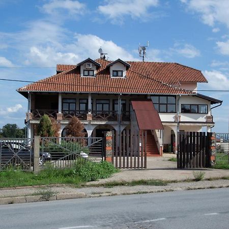 Motel Imperija Ub Dış mekan fotoğraf